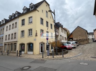 IMMO EXCELLENCE vous propose en exclusivité ce bel appartement meublé d'une surface habitable d'environ 89 m², situé au troisième et dernier étage d'une résidence soignée.

Ce joli appartement se compose comme suit :  Un hall d'entrée (4,25 m²) m², une chambre à coucher  (11,14 m²), un deuxième hall (4,11 m²), une salle de douche (5,74 m²), une deuxième chambre à coucher ( 14.46 m2 ), une belle et moderne cuisine équipée (12,87 m²), une salle de bain  (4.65 m²),  un  spacieux double séjour (28,70 m²) avec accès à un balcon (9,25 m²), une cave privative (3,91 m²), ainsi qu'un emplacement de parking intérieur (10,61 m²) .

L'appartement bénéficie d'une situation privilégiée, à proximité immédiate de toutes les commodités et à seulement quelques pas du centre-ville historique d'Echternach, avec sa célèbre Place du Marché et la Haalergaass.

La ville d'Echternach se trouve à seulement 30 minutes de Luxembourg-Ville, ce qui en fait un lieu de vie idéal pour allier calme, qualité de vie et accessibilité.

Objet de charme à voir absolument !


IMMO EXCELLENCE bietet Ihnen exklusiv diese schöne möblierte Wohnung mit einer Wohnfläche von ca. 89 m² an, gelegen im dritten und letzten Stockwerk einer gepflegten Residenz.

Diese attraktive Wohnung setzt sich wie folgt zusammen: Ein
Eingangsflur (4,25 m²), ein Schlafzimmer (11,14 m²), ein zweiter Flur (4,11 m²), ein Duschbad (5,74 m²), ein zweites Schlafzimmer (14,46 m²), eine moderne, voll ausgestattete Küche (12,87 m²), ein Badezimmer  (4,65 m²) ein großzügiger, heller Wohn- und Essbereich (28,70 m²) mit Zugang zu einem schönen Balkon (9,25 m²), ein privater Kellerraum (3,91 m²), sowie einem Innenstellplatz (10,61 m²).

Die Wohnung überzeugt durch ihre hervorragende Lage, nur wenige Schritte vom historischen Stadtzentrum von Echternach entfernt, mit dem bekannten Marktplatz und der Haalergaass in unmittelbarer Nähe.

Die Stadt Echternach liegt nur 30 Minuten von Luxemburg-Stadt entfernt und bietet somit eine ideale Kombination aus Ruhe, Lebensqualität und guter Erreichbarkeit.

Ein echtes Schmuckstück, unbedingt ansehen!


IMMO EXCELLENCE is pleased to offer you exclusively this beautiful furnished apartment with a living area of approximately 89 m², located on the third and top floor of a well-maintained residence.

This attractive apartment is laid out as follows: An entrance hall (4.25 m²),  a bedroom  (11.14 m²), second hallway (4.11 m²), a shower room (5.74 m²), a second bedroom (14.46 m²), a modern, fully equipped kitchen (12.87 m²), a bathroom (4.65 m²), a spacious and bright living/dining area (28.70 m²),  with access to a lovely balcony (9.25 m²), a private cellar ( 3.91 m²), and an indoor parking space (10.61 m²).

The apartment boasts an excellent location, just a few steps from the historic city center of Echternach, with its famous Market Square and the Haalergaass nearby.

The city of Echternach is only 30 minutes from Luxembourg City, offering an ideal combination of peace, quality of life, and accessibility.

A true gem, a must-see!