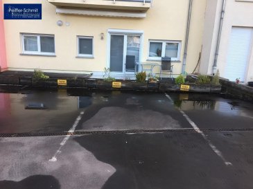 3 parkings extérieurs à vendre dans la résidence Lotus à Helmsange, le prix unitaire est de 10\'000€<br>Proche de la Gare et d\'un arrêt de bus direcion Luxembourg Ville ou Mersch.<br />Ref agence :725805