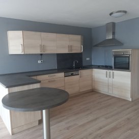 Grand appartement F2 situé à FALCK, idéal pour un premier achat ou investisseur, sans ascenseur d'une surface de 67 m² près du centre ville, 
Il se compose d'une cuisine équipée, un beau séjour,  une salle de bains, une place de parking fermé.
Le chauffage est électrique, il n y pas de frais de copropriété, les charges sont réparties entre les propriétaires. Pas de travaux prévu.

Le prix est de 76000€ frais d'agence inclus
