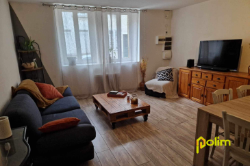 Bel appartement F2 bis au RDC .  Appartement F2 Bis proche gare et toutes commodités - 15, rue des Fossés 54700 PONT A MOUSSON comprenant :
 Cuisine équipée, pièce de vie, 1 chambre, 1 bureau, salle d'eau, WC
 Chauffage électrique - 54,74 m2
 Libre à la location 
 Les informations sur les risques auxqules ce bien est exposé sont disponibles sur le site Géorisques : www.georisques.gouv.fr