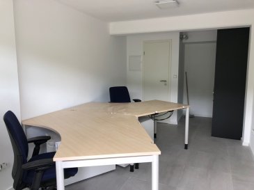 Newgest vous propose au bord d'une rue très fréquentée, ce local commercial

Se prête idéalement pour bureau, commerce, cabinet médical,.....

Disponibilité de suite

N'hésitez pas de nous contacter au cas d'intérêt 

info@newgest.lu  ou 691125293