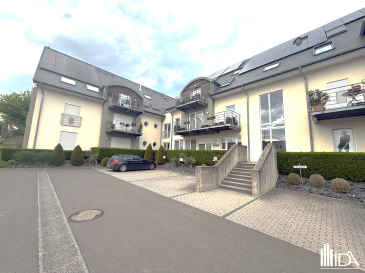 L'Immobilière de l'Attert vous propose ce bel appartement de 107,77m² à louer dans le village de Schouweiler, commune de Dippach.

L'appartement situé au rdch se compose comme suit:
- hall d'entrée
- wc séparé
- grand séjour / salle à manger avec coin cuisine équipée avec sortie sur terrasse de 19,96m²
- débarras avec connexion lave-linge
- spacieuse salle de bain avec douche, wc, lavabos
- 2 belles chambres à coucher.

L'appartement dispose d'une cave mais pas de parking. Parking public en face.

Loyer : 1950€
Charges : 280€
Caution : 2 mois de loyer
Frais d'agence : 1 mois de loyer + TVA (partagé 50/50 entre locataire et bailleur)

Pour plus d'informations ou pour visiter, contactez nous au 23 62 90 20 ou sur immo@immoaida.lu

Consultez nos biens sur www.immoaida.lu