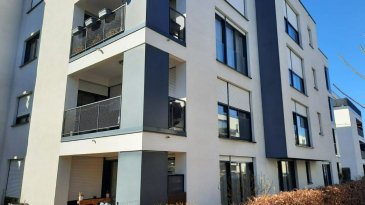 À VENDRE : Bel appartement de 2 chambre(s) avec emplacement intérieur à Schifflange

Les photos de l'appartement sont en cours 

Disponible à l'acte

Situé dans une rue calme et résidentielle et très recherchée (cité op hudelen), cet appartement lumineux  se trouve au troisième étage d'un immeuble de 12 appartements, avec ascenseur. 

Cet appartement est d'environ 71 m²,
En rentrant nous avons un hall d'entrée desservant sur deux chambres à coucher, une salle de douche, un débarras ( anciennement wc séparé), un salon salle à manger avec accès à un balcon ensoleillé, et une cuisine équipée.

Une cave d'environ 5 m2 vient s'ajouter à cet appartement,  ainsi qu'un emplacement intérieur.

Situé dans un quartier recherché, à proximité immédiate de toutes les écoles, lycées, crèches, maison relais, ainsi que des commodités essentielles. La situation stratégique permet un accès facile aux autoroutes et aux transports en commun, facilitant tous vos déplacements.

Prix de présentation : 685 000.-€ Frais d'Agence Inclus.

Les surfaces et informations reprises dans cette annonce sont communiquées à titre indicatif et sans valeur contractuelle.

Pour toute question ou demande d'informations, n'hésitez pas à nous contacter, nous serons toujours à votre service.

Agence ELSA'HOME, à votre écoute pour la concrétisation de vos projets en toute confiance.
....................................................................................................................................................................

FOR SALE: Beautiful 2-bedroom apartment with indoor parking space in Schifflange

Photos of the apartment are being taken.

Available upon signing the deed

Located on a quiet, highly sought-after residential street (
