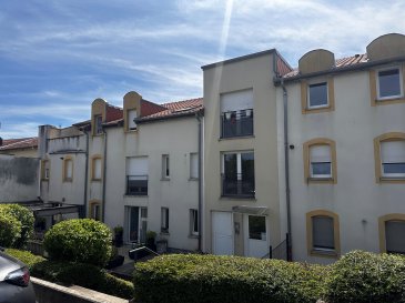 Bel appartement T3 situé au 2e étage d'une résidence récente comprenant grand séjour, cuisine équipée ouverte, 2 chambres, salle d'eau, WC séparé, débarras, mezzanine. 
Chauffage individuel gaz. 
Place de stationnement privative.