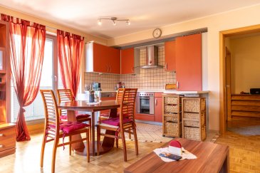 SUPERBE APPARTEMENT AU BORD DE LA MOSELLE
Avec balcon, 1 chambre, cave spacieuse et emplacement intérieur

MAGNOR REALTY GROUP vous propose ce très bel appartement d'une surface habitable de ± 54 m². Bien construit et doté d'un passeport énergétique C-E, ce bien nécessite uniquement quelques rafraîchissements cosmétiques. Il vous séduira par sa luminosité, son agencement et sa localisation exceptionnelle en bord de Moselle.

Détails de l'appartement :

À L'ÉTAGE :
- Hall d'entrée ± 5 m²
- Salon / salle à manger avec accès au balcon
- Cuisine ouverte entièrement équipée
- Balcon ± 6 m²
- Salle de bain ± 6 m²
- Chambre ± 14 m²

PRESTATIONS SUPPLÉMENTAIRES :
- Situé au 1er étage avec ascenseur
- Emplacement de parking intérieur (garage)
- Cave privative de ± 5 m² (niveau -1)
- Buanderie commune au niveau -1
- Arrivées d'eau et évacuation dans la salle de bain pour machine à laver
- Connexion Internet en fibre optique

LOCALISATION :
- Accès direct à la Moselle depuis l'immeuble
- Parc et club de tennis à 3 minutes à pied
- Centres commerciaux de Trèves à 8?10 minutes en voiture
- Environnement très calme, à proximité immédiate des commodités

Disponibilité : Immédiate
Pour toute information ou visite, veuillez contacter :
?? +352 621 622 344