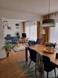 Thionville Vente  - Appartement     189 000 € Appartement à vendre Thionville. Appartement situé au 2ème étage, 59 allée de la Libération à THIONVILLE.
Cet appartement lumineux vous offre une double pièce de vie de 32 m² avec un grand balcon, une cuisine séparée avec loggia, deux chambres de 12,30 m² et 13 m², une salle de bains et un WC.
Lots annexes: une cave et un garage.
Charges de copropriété: 230 € / mois (Chauffage collectif, eau, entretiens...)
Taxe foncière: 1 306 €
Eau chaude: gaz individuel
Ascenseur
Pour plus de renseignements n'hésitez pas à nous contacter
IMMO DM: 03.82.57.31.87
Honoraires inclus de  5% TTC  à la charge de l'acquéreur. Prix hors honoraires 180 000 €. Dans une copropriété de 14 lots. Aucune procédure n'est en cours. Classe énergie D, Classe climat D Montant estimé des dépenses annuelles d'énergie pour un usage standard : entre 1272.00 € et 1722.00 € sur les années 2021, 2022 et 2023 (abonnements compris). Les informations sur les risques auxquels ce bien est exposé sont disponibles sur le site Géorisques : georisques.gouv.fr.