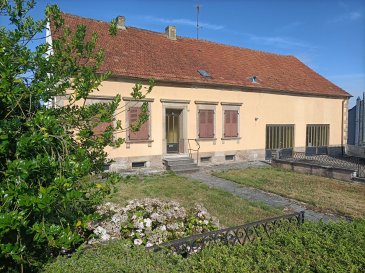 Maison individuelle 7 pièces 139 m². À Montbronn, Nord Sud Immobilier vous propose cette ancienne maison individuelle construite en 1926, offrant de beaux volumes et un fort potentiel après travaux.

Elle se compose au rez-de-chaussée d'une entrée avec dégagement, salon, salle à manger, cuisine, salle de bains, WC indépendant et deux chambres.

À l'étage, vous trouverez un dégagement, trois chambres ainsi qu'un grenier aménageable, idéal pour créer un espace de vie supplémentaire selon vos envies.

La propriété dispose également d'une dépendance attenante comprenant deux garages et un espace de stockage, d'un sous-sol enterré avec une pièce ainsi que d'un terrain plat de 17.38 ares clôturé à l'arrière.

Des travaux de rénovation sont à prévoir.

Les informations sur les risques auxquels ce bien est exposé sont disponibles sur le site Géorisques : www.georisques.gouv.fr

Pour plus d'informations ou organiser une visite, contactez votre agence Nord Sud Immobilier.