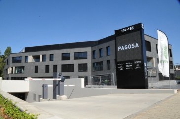 BUREAU  HIGH TECH, OPEN SPACE  et HAUT DE GAMME
Situé au coeur du centre d'affaire de Strassen, proche de toutes les commodités et voies d'accès autoroutiers LUX-BELGIQUE-FRANCE, ce bâtiment moderne certifié BREEAM, conforme aux normes environnementales et énergétiques actuelles propose un magnifique bureau open-space neuf et modulable selon engagement. 
Situé au 1er étage, il est délivré brut afin de vous laisser tout le loisir de personnaliser votre aménagement intérieur.
Ce Bâtiment a été conçu afin d'optimiser le confort visuel, acoustique et thermique.
Issu d'une nouvelle génération de bureaux high tech, l'ensemble du bâtiment s'inscrit dans la catégorie des constructions durables et assure la qualitè de vie de ses occupants

Contactez Bertrand Gill au +352 691 898 010 ou bertrand.gill@remax.lu pour plans , études et demandes particulières.