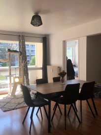 ðŸ¡ À VENDRE – Appartement 84 m² – Lille, proche du secteur Santé

Prix : 231 000 €

Dans une résidence sécurisée, découvrez cet appartement traversant, spacieux et lumineux de 84 m², idéalement situé à Lille, à proximité du secteur Santé.

L’appartement se compose de :

â— ðŸ›ï¸ 3 chambres

â— ðŸ³ Cuisine ouverte et équipée

â— ðŸ§º Cellier

â— ðŸŒ¿ Balcon

â— ðŸ—„ï¸ Cave

â— ðŸš— Parking souterrain privatif

ðŸ”¥ Charges annuelles de copropriété : 4 052 €, dont 3 600 € de charges locatives, comprenant notamment le chauffage et l’eau chaude.

ðŸ“Œ Vendu loué, avec un bail de 6 ans signé en juillet 2022.

Un appartement fonctionnel et agréable à vivre, idéal pour un investissement locatif.

ðŸ“ Lille – proche du secteur Santé
ðŸ“ 84 m²
ðŸ’° 231 000 €