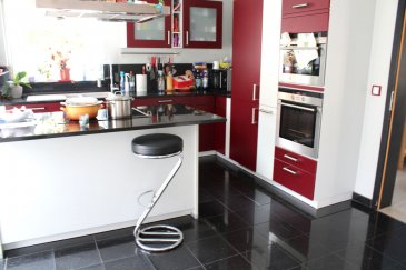 !!!!!!!!!!! Magnifique maison à saisir !!!!!!!!!!!!!<br><br>ImmoNordstroos à l\'honneur de vous presenter cette magnifique maison libre de quatre coté, de 340m2 habitable + 120m2 de cave , construite sur deux parcelles d\'une totalité de 5,70 ares, avec finition haute gamme.<br><br>Cette maison se compose comme suit:<br>RDCH:<br>- Hall d\'entrée <br>- Grand living / Salle à manger accès à la terrasse et au jardin<br>- Cuisine équipée accès à la terrasse et au jardin<br>- WC séparé <br>Etage:<br>- Deux grandes chambres <br>- Chambre parental avec dressing et salle de bain avec baignoire<br>- SDB avec baignoire <br>Grenier Aménagé <br>Des place parking avec possibilité de faire un garage /Une grande cave complètent parfaitement ce bien.<br><br>Merci de contacter notre Bureau IMMO NORDSTROOSS pour toute information supplémentaire ou visiter le bien au 691 238 008.