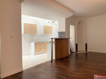 APPARTEMENT 3 PIECES NANCY SECTEUR SAINTE MARIE.  Venez découvrir à NANCY, à quelques pas du parc Sainte-Marie, ce bel appartement de caractère de 3 pièces principales, d'une surface de 75.35m2, situé au rez-de-chaussée d'un petit immeuble en monopropriété. Offrant : une entrée, une cuisine semi-équipée partiellement ouverte sur la pièce de vie (totalisant 43m2), deux chambres (11.80m2 et 11.56m2), une salle de bains et un WC. Chauffage individuel gaz. Idéalement situé, proche de toutes commodités (transports, commerces, écoles, parcs...). Loyer : 745.00 EUR charges comprises (soit 685.00 EUR de loyer + 60.00 EUR de provision sur charges comprenant l'eau froide, l'électricité des parties communes, ainsi que la taxe des ordures ménagères). Dépôt de garantie : 685.00 EUR. Honoraires : 685.00 EUR dont 226.00 EUR pour l'état des lieux. Si vous avez besoin d'aide dans votre recherche de logement, votre agence AGENCE DE BOUFFLERS se fera un plaisir de vous aider. www.agencedeboufflers.fr / agencedeboufflers@orange.fr. DISPONIBLE DEBUT AOUT 2025.
Les informations sur les risques auxquels ce bien est exposé sont disponibles sur le site Géorisques : www.georisques.gouv.fr