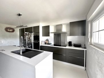 AXHOME IMMO vous propose cette grande maison d'environ 225 m², idéale pour une grande famille, avec un logement intégré séparé disposant de deux chambres à coucher, une cuisine et une salle de douche.

Elle se compose comme suit :

Logement intégré au rez-de-chaussée côté droit :

- Entrée
- Garage
- Cuisine équipée séparée
- Salon
- 2 chambres
- Salle de douche avec WC

Entrée principale au rez-de-chaussée :

- Hall d'entrée
- Garage pour une voiture
- Local technique, buanderie, cave communiquant avec le logement intégré

1er étage :

- Hall de nuit 
- 3 chambres à coucher
- Cuisine équipée séparée
- Balcon
- Grand séjour/salle à manger avec cheminée
- WC séparé
- Salle de bain avec baignoire, douche et toilettes

Un terrain de 1 are à disposition non loin de la maison.

Les atouts :

La maison est située au calme, dans un cadre de verdure, proche de toutes commodités, autoroute et transports en commun vers Luxembourg (Kirchberg ligne 140).

Pour plus d'informations, n'hésitez pas à nous contacter :
- Par téléphone : +352 691911993 ROBERTO Alex
- Par email : info@axhome.lu

Nous restons également à votre entière disposition dans le cas où vous désirez vendre ou louer votre bien. Nous prenons en charge toutes les démarches administratives liées au bien immobilier.

Nous sommes également à votre disposition pour des estimations gratuites.

 ---------- 
AXHOME IMMO bietet Ihnen dieses große Haus von ca. 225 m², ideal für eine große Familie. Es verfügt über eine separate Einliegerwohnung mit zwei Schlafzimmern, einer Küche und einem Duschbad.

Es setzt sich wie folgt zusammen:

Einliegerwohnung im Erdgeschoss auf der rechten Seite :

- Eingang
- Garage
- Separate ausgestattete Küche
- Wohnzimmer
- 2 Schlafzimmer
- Duschraum mit WC

Haupteingang im Erdgeschoss :

- Eingangshalle
- Garage für ein Auto
- Technikraum, Waschküche, Keller, der mit der integrierten Wohnung verbunden ist

1. Stock:

- Nachthalle
- 3 Schlafzimmer
- Separate voll ausgestattete Küche
- Balkon
- Großes Wohn-/Esszimmer mit Kamin
- Separates WC
- Badezimmer mit Badewanne, Dusche und Toilette

Ein Grundstück von 1 Are steht zur Verfügung, nicht weit vom Haus entfernt.

Trümpfe :

Das Haus befindet sich in einer ruhigen, grünen Umgebung, in der Nähe aller Annehmlichkeiten, der Autobahn und der öffentlichen Verkehrsmittel nach Luxemburg (Kirchberg Linie 140).

Für weitere Informationen können Sie uns gerne kontaktieren:
- Per Telefon: +352 691911993 ROBERTO Alex.
- Per E-Mail: info@axhome.lu

Wir stehen Ihnen auch in dem Fall zur Verfügung, dass Sie Ihre Immobilie verkaufen oder vermieten möchten. Wir kümmern uns um alle administrativen Schritte, die mit der Immobilie verbunden sind.

Wir stehen Ihnen auch für kostenlose Schätzungen zur Verfügung.

 ---------- 
AXHOME IMMO offers this large house of approx. 225 m², ideal for a large family, with separate integrated accommodation featuring two bedrooms, a kitchen and a shower room.

It is composed as follows:

Integrated accommodation on the first floor on the right-hand side:

- Entrance hall
- Garage
- Separate fitted kitchen
- Living room
- 2 bedrooms
- Shower room with WC

Main entrance on first floor:

- Entrance hall
- Garage for one car
- Utility room, laundry room, cellar communicating with built-in accommodation

1st floor :

- Night hall
- 3 bedrooms
- Separate fitted kitchen
- Balcony
- Large living/dining room with fireplace
- Separate toilet
- Bathroom with bath, shower and toilet

1 acre of land not far from the house.

Features:

The house is located in a quiet, green setting, close to all amenities, freeway and public transport to Luxembourg (Kirchberg line 140).

For further information, please do not hesitate to contact us:
- By phone: +352 691911993 ROBERTO Alex
- By email: info@axhome.lu

We are also at your disposal should you wish to sell or rent your property. We can take care of all the administrative formalities associated with your property.

We are also at your disposal for free estimates.

 ---------- 
AXHOME IMMO bitt Iech dëst grousst Haus vun ongeféier 225 m², ideal fir eng grouss Famill, mat enger separater integréierter Wunnengseenheet, déi zwou Schlofkummeren, eng Kichen an e Duschzëmmer enthält. Et ass wéi follegt ageriicht: Integréiert Wunnengseenheet um Erdgeschoss op der rietser Säit: - Entrée - Garage - Separate ausgestattete Kichen - Wunnzëmmer - 2 Schlofkummeren
- Duschzëmmer mat WC Haaptentrée um Parterre: - Entrée - Garage fir ee Auto - Hauswirtschaftszëmmer, Wäschzëmmer, Keller mat Verbindung zum integréierten Wunnraum 1. Stack: - Flur - 3 Schlofkummeren - Separat ausgestatt Kichen - Balkon - Grousse Wunn- a Iesszëmmer mat Cheminée
- Separat WC - Buedzëmmer mat Badewanne, Dusch a WC 1 Aker Land ass net wäit vum Haus disponibel. Virdeeler: D'Haus läit an enger roueger, grénger Ëmgéigend, no bei allen Annehmlichkeeten, der Autobunn an dem ëffentlechen Transport op Lëtzebuerg (Linn 140 Kierchberg). Fir méi Informatiounen, zéckt w.e.g. net, eis ze kontaktéieren:
- Telefon: +352 691911993 ROBERTO Alex - E-Mail: info@axhome.lu Mir stinn Iech och zur Verfügung, wann Dir Är Immobilie verkafe oder vermiete wëllt. Mir këmmeren eis ëm all administrativ Prozeduren, déi mat der Immobilie ze dinn hunn. Mir bidden och gratis Schätzunge un.