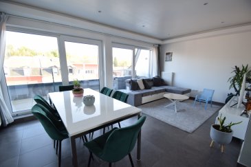 ImmoHouse vous propose ce charmant appartement 2 chambres de CONSTRUCTION 2017 classe energetique C-C idéalement situé à Pétange.

Au troisième étage d'une résidence soignée avec ascenseur ce bel appartement lumineux de 70,12m² se compose de:

-Un agréable hall d'entrée  
-Un salon/salle à manger avec balcon  
-Une cuisine équipée ouverte sur la pièce de vie  
-Deux chambres à coucher dont une avec balcon  
-Une salle de bain avec wc  

A cela s'ajoutent:  
-Un garage fermé  
-Une cave privative  
-Une buanderie  

Contactez nous pour plus d'informations.