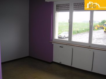 ---LOUE---

Beau bureau au 1er étage de +- 15 m2 dans un petit immeuble à Frisange.

Ce bien se compose de : 

- 1  grand bureau 
- 1 balcon
- 1 salle de bain avec baignoire et WC 
- 1-2 emplacements extérieurs privés 
- Libre de suite


N'attendez plus, contactez-nous par mail sur info@gng.lu ou au 621 366 377.

Découvrez toutes nos offres sur www.gng.lu