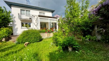 Thionville proche centre  ville, maison  individuelle de 140 m2. En fond d'impasse, jolie maison des années 60 d'une superficie d'environ 140 m2 comprenant une entrée avec vestiaire et toilette invités, une cuisine équipée ouverte sur la double pièce séjour donnant accès à un charmant jardin d'hiver et au jardin, quatre chambre chambres
dont l'une avec sa propre salle d'eau et balcon, une salle bain, un wc indépendant.
Poêle à bois dans le séjour, volets motorisés, double vitrage, toiture isolée.
Sous-sol complet avec caves, chaufferie / lingerie.
Garage, et charmant jardin.

Les informations sur les risques auxquels ce bien est exposé sont disponibles sur le site Géorisques : www.georisques.gouv.fr » 

Contacts :
- K. Moriceau : 06 75 66 99 25
- K. Karas : 06 08 31 19 87 (2.60 % d'honoraires TTC à la charge de l'acquéreur.)