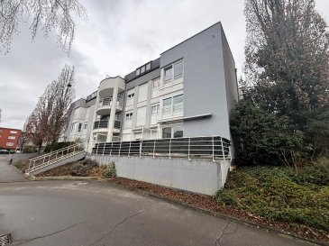 Situé au 1er étage de la résidence construite en 2000, bel appartement disposant de + /- 83 m² + terrasse de +/- 8 m², comprenant :

- Hall d'accueil.
- Salon et salle à manger avec accès terrasse.
- Cuisine équipée indépendante.
- 2 chambres à coucher.
- Salle de bains avec baignoire et douche.
- Wc séparé.
- Cave privative.
- Parking intérieur pour une voiture.

La résidence ainsi que l'appartement sont en parfait d'entretien.
Ils ne nécessitent aucun travail de rénovation.

La résidence est située dans un quartier exclusivement, résidentiel très tranquille.
Commerce, école, transports en commun et accès à l'autoroute à proximité immédiate.

Passeport énergétique C/E.