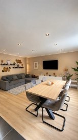 RÉAL G IMMO vous propose à la vente ce bel appartement d’une surface habitable d’environ 80 m², situé au 2áµ‰ étage sans ascenseur d’une résidence de seulement 3 niveaux.

Entièrement rénové en 2021, l’appartement se compose comme suit :

- Un hall d’entrée,
- Une cuisine équipée ouvert sur un séjour lumineux,
- Deux chambres à coucher,
- Une salle de douche avec WC,
- Une buanderie.

L’appartement bénéficie également d’un garage box privatif ainsi que de l’accès à une agréable terrasse commune d’environ 40 m², idéale pour profiter des beaux jours.

Un bien idéal pour un couple, une petite famille ou un investissement, grâce à sa rénovation récente et à ses espaces extérieurs et de rangement.

Pour plus d’informations ou pour organiser une visite, n’hésitez pas à nous contacter.

REAL G IMMO s'engage dans toutes vos démarches immobilières (estimation, vente, location de biens, recherche de financements).

Vous satisfaire est notre priorité !

Les prix s'entendent frais d'agence + TVA inclus.