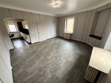 Situé au 1er étage de la résidence, bel appartement proposant +/- 99 m², comprenant :

- Hall d'accueil.
- Grand salon et salle à manger.
- Cuisine équipée récente et séparée.
- 3 chambres à coucher.
- Salle de bains.
- Grande cave privative.
- Garage fermé pour 1 voiture + rangement.

Situé dans un quartier tranquille, à proximité immédiate du centre-ville et de toutes ces commodités.

En bon état d'entretien général, rénové récemment.