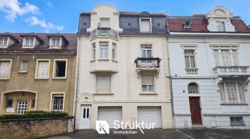 APPARTEMENT 3 PIÈCES DE CARACTÈRE et GARAGE À METZQUEULEU. APPARTEMENT 3 PIÈCES DE CARACTÈRE et GARAGE À METZ QUEULEU
 
Dans une petite copropriété de 1930, bien entretenue et aux charges maîtrisées, cet appartement de 87 m2 (78 m2 loi Carrez) situé au deuxième étage a gardé les éléments qui font le charme de l'ancien : parquet en chêne, portes intérieures d'origine et radiateurs en fonte.
 
 Le quartier de Queuleu, résidentiel et recherché, offre commerces de proximité et arrêt Mettis à quelques pas. Le centre-ville et la gare SNCF se rejoignent en 15 min à pied ou en transport en commun, et les autoroutes A31 et A4 sont rapidement accessibles, un point appréciable pour les trajets vers le Luxembourg.
  
L'entrée, équipée d'un placard, dessert l'ensemble des pièces.
 
Le salon et le séjour, réunis sur 37 m2, sont séparés par une porte vitrée en bois à croisillons, avec possibilité de cloisonner une partie pour créer une deuxième chambre.
 
Le salon donne accès à un balcon sur rue, dans un environnement calme.
 
Une chambre spacieuse ouvre sur la véranda de 9 m2, offrant une vue agréable sur les jardins.
 
La cuisine équipée, dispose d'un cellier et bénéficie également d'un accès à la véranda.
 
La salle de bains meublée disposant d'une baignoire et d'un wc, a été rénovée récemment.
 
 En rez-de-chaussée, un garage avec porte motorisée comprend un espace de rangement aménagé en cave, avec la possibilité de stationner également un véhicule devant le garage
  
 Caractéristiques : Double vitrage PVC, chauffage et production d'eau chaude : chaudière gaz à condensation récente, parquet en chêne, terrazzo, porte d'entrée 3 points , porte de garage motorisée
 
Contactez-nous au 06 03 40 96 27 pour plus d'informations et visite.
 
Nombre de lots d'habitation : 3
Quote part charges annuelles : 600 EUR
pas de procédure en cours
DPE :D/E Ancienne version (Nouvelle version disponible prochainement)