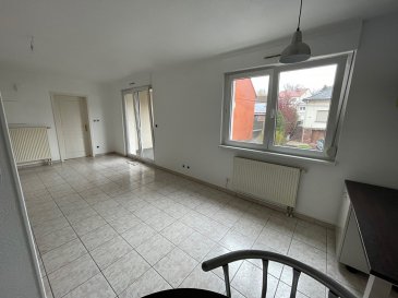 Appartement 2 pièces 45 m² avec balcon. Sarreguemines, découvrez cet appartement 2 pièces au premier étage avec ascenseur comprenant une entrée, séjour avec balcon, cuisine avec coin repas, WC individuel, salle d'eau et une chambre à coucher.

Le bien dispose d'une petite cave et d'un parking sécurisé.

Loyer hors charges : 600€/mois
Provision mensuelle : 100€ (eau froide/chaude, chauffage au gaz, entretien et électricité des communs, ascenseur et TEOM).
Honoraires d'agence : 247,50€

Disponible à partir du 15 novembre 2026.

Les informations sur les risques auxquels ce bien est exposé sont disponibles sur le site Géorisques : www.georisques.gouv.fr

Contact Nord Sud Immobilier Rohrbach les Bitche / Bitche / Sarreguemines / Diemeringen