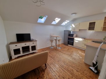 VAL DE BRIEY : APPARTEMENT F2 MEUBLE : 680 EUR charges compri.  Proche toutes commodités, appartement F2 meublé d'une surface de 44 m2 situé au 1er étage avec entrée privative comprenant entrée, cuisine équipée (four, plaque, hotte, réfrigérateur, micro ondes) ouverte sur séjour (TV et canapé) , chambre , salle d'eau avec machine à laver et sèche linge , place de parking DPE D
 LOYER : 600 EUR + 80 EUR charges (eau chaude et froide, chauffage, électricité, ordures ménagères, cablage, internet...) DEPOT DE GARANTIE 600 EUR
 Contact : 06.21.75.88.18