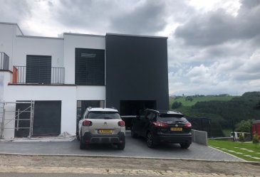 NEWGEST vous propose un très beau duplex avec une vue imprenable à Selscheid (Commune de Wiltz) comprenant:


MAISON BI-FAMILIALE

Hall d'entrée
Cuisine ouverte  séjour et salle à manger avec accès à la terrasse (29.77m2) et jardin privatif (87.01m2)
WC séparé
Dressing 
Débarras

étage
Hall
3 chambres à coucher 
salle de douche
w.c séparé
terrasse (5.51m2)

Garage 1 voitures
Parking extérieur 2 voitures.

Pour d'autres informations, veuillez contacter l'agence 

info@newgest.lu ou 691125293

Situation :
Selscheid est un village situé à 10 minutes de Wiltz. Wiltz avec ses divers commerces pour les besoins quotidiens, le Centre Hospitalier du Nord, le centre commercial à Pommerloch à 20 minutes, gare à proximité.
