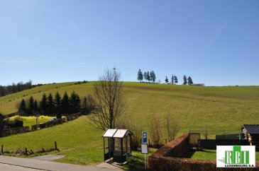 BOXHORN -  PROCHE CLERVAUX  (3 minutes) et à 10 minutes de la Collectrice Nord - 30 minutes environ de Ettelbruck et de Diekirch - EN VENTE EXCLUSIVE,  en pleine campagne pour amis de la la nature, 2 beaux terrains de 7,35 ares - 198.000€ et  8,25 ares 212000€)  vue dégagée, CONSTRUCTEURS SERIEUX - VOUS POUVEZ NOUS CONTACTER - aucun renseignement par tel. seul emails avec nom complet et tel. <br>construction +- 150   m2 nets habitables  environ 4 ch.  2 sdb, à ajouter balcon plein sud et grande terrasse, plus  cave , garage 2 voitures,<br><br>dans le prix du terrain sont compris les  frais pour  les plans déjà établis autorisations (Commune et Ponts et Chaussées) 20.000€  - si on fait  le terrassement, excavation et dépôts d\'une couche de pierre T0/50 sur 20 cm environ pour commencer la construction sans délai total environ 14.000€ en plus<br>suivant plans B-B-B triple vitrage, panneaux solaires, etc, frais notaire, taxes, raccordements,<br>si  vous travaillez par exemple à Mersch, Ettelbruck,  ou en Ville - transport par train depuis Clervaux<br><br>pour la signature éventuelle d\'une réservation, une preuve de solvabilité est exigée au préalable<br>POUR MEME PAS LE PRIX D\'UN ARE EN VILLE - VOUS AVEZ ICI UN TERRAIN  10 x  MOINS CHER DU MOINS PAR ARE !!<br><br>EVENTUELLEMENT POSSIBLE DE FAIRE DES MAISONS INDIVIDUELLES<br>===========================================================<br>vous devez alors faire une demande personnelle<br />Ref agence :2449150