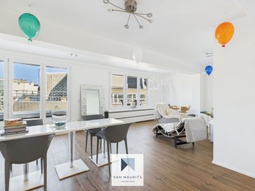 Bien très rare, par sa situation à 20 m de la Place d'Armes et sa vue exceptionnelle du 6ème et dernier étage. Ce penthouse a été entièrement rénové en 2024. Il possède une surface de ± 120 m².

Il se compose comme suit :

Au 6ème étage : une entrée de ± 6 m² s'ouvre sur un salon de ± 50 m² avec une cuisine ouverte et une double sortie sur une première terrasse de ± 19 m² profitant d'une vue panoramique sur le centre-ville. Un couloir vous conduit vers la chambre parentale de ± 19 m² qui est équipée d'un dressing sur mesure, ainsi que d'une salle de douche privative (douche, double vasque, wc, meubles, fenêtre). Elle jouit également d'un accès sur une deuxième terrasse orientée ouest, de ± 24 m². Une deuxième chambre de ± 14 m² possède aussi un dressing encastré. Une salle de bain de ± 5 m² (baignoire, double vasque, rangement) et un wc séparé sont accessibles du couloir.

Au sous-sol : une cave privée de ± 5 m² complète l'offre.

Le plan du bien et la visite virtuelle sont communiqués sur demande.

Généralités :

- Localisation hyper centrale, à proximité directe de la place d'Armes ;
- Vue panoramique sur les toits de Luxembourg-ville;
- Bien rénové en 2024 ;
- Dernier étage ;
- Meubles sur mesure ;
- Ascenseur ;
- Deux terrasses de 19 et 23 m2 ;
- Cave ;
- Charges 400 euros par mois ;
- Situation calme, rue piétonne.

Agent responsable : Katia Gravière au 661 33 29 82 ou katia@vanamaurits.lu