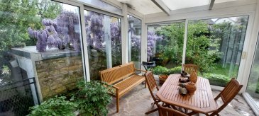 Thionville : Maison quartier Saint Pierre Chanel. En fond d'impasse, jolie maison des années 60 d'une superficie d'environ 140 m2 comprenant une entrée avec vestiaire et toilette invités, une chambre, une cuisine équipée ouverte sur la double pièce séjour donnant accès à un charmant jardin d'hiver et au jardin.
A l'étage, spacieux palier desservant trois chambres dont l'une avec sa propre salle d'eau et balcon, une salle bain, un wc indépendant.
Poêle à bois dans le séjour, volets motorisés, double vitrage, toiture isolée.
Sous-sol complet avec caves, chaufferie / lingerie.
Garage, et charmant jardin.

Les informations sur les risques auxquels ce bien est exposé sont disponibles sur le site Géorisques : www.georisques.gouv.fr » 

Contacts :
- K. Moriceau : 06 75 66 99 25
- K. Karas : 06 08 31 19 87 (2.28 % d'honoraires TTC à la charge de l'acquéreur.)