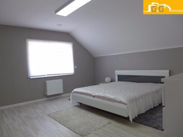 Très belle maison moderne libre de 4 côtés de 2014 avec une belle surface habitable de 185 m2 située sur un terrain de 4,81 ares dans un quartier résidentiel à Troisvierges.

Ce bien se compose de :

- 4 grandes chambres à coucher de 23m2 ; 21m2 ; 15m2 et 15 m2
- 1 bureau ou chambre au rez-de-chaussée de 11 m2
- 1 grande cuisine équipée ouverte de 15 m2
- 1 living et 1 salle à manger de 45 m2 avec accès direct au jardin et terrasse de 50 m2
- 1 salle de douche avec WC et 1 salle de bains avec baignoire; douche et WC
- 1 hall d’entrée de 10 m2 et 1 buanderie de 9 m2 au rez-de-chaussée
- 2 caves et 1 grand débarras 
- 1 grand garage de 45m2 pour 2 voitures et 3-4 emplacements extérieurs

La maison dispose aussi de chauffage au sol (rdc) et radiateurs (1er) ; double vitrage avec volets électriques ; VMC Double Flux et une pompe à chaleur. 

N'attendez plus, contactez-nous par mail sur info@gng.lu ou au 621 366 377.

Découvrez toutes nos offres sur www.gng.lu