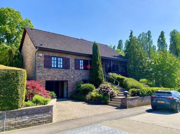 Immo Losch vous propose en vente cette belle maison située dans une cité très calme à Junglinster. <br><br>A quelques minutes à pied du centre de Junglinster et à 2 minutes de voiture de la zone commerciale de Junglinster avec toutes ces commodités.<br><br>20 minutes de la ville de Luxembourg en voiture.<br><br>Description:<br>-	5.82ares<br>-	110m2 surface habitable <br>-	207m2 surface totale<br>-	Chauffage au mazout (2017)<br>Sous sol<br>-	Garage (8.20m x 3.70m)<br>-	2 caves<br>-	Buanderie<br>-	Chaufferie (chauffage au mazout 2018)<br>-	Salle de douche avec WC<br>-	Salle d\'hobby<br>RDCH <br>-	Hall d\'entrée<br>-	Salon et salle à manger avec une cheminée <br>-	Cuisine<br>-	3 chambres <br>-	Salle de bain <br>-	Véranda<br>-	Terrasse <br><br>Jardin (Orientation sud)<br><br>La maison est disponible de suite <br><br>Le passeport énergétique est en cours. <br><br>Pour toute information supplémentaire, n\'hésitez pas à nous contacter au +352 26532611 ou par e-mail au info@immolosch.lu!<br><br><br><br /><br />Immo Losch offers for sale this beautiful house located in a very quiet town in Junglinster. <br><br>Just a few minutes\' walk from the center of Junglinster and 2 minutes\' drive from the Junglinster shopping area with all its amenities.<br><br>20 minutes from Luxembourg City by car.<br><br>Description:<br>- 5.82ares<br>- 100m2 living area <br>- 207m2 total surface area<br>- Oil-fired heating (2017)<br>Basement<br>- Garage (8.20m x 3.70m)<br>- 2 cellars<br>- Utility room<br>- Boiler room <br>- Shower room with WC<br>- Hobby room<br>RDCH <br>- Entrance hall<br>- Living room <br>- Kitchen<br>- 3 bedrooms <br>- Bathroom <br>- Veranda<br>- Terrace <br>Garden (south-facing)<br><br>The house is available immediately <br><br>For further information, please do not hesitate to contact us on +352 26532611 or by e-mail at info@immolosch.lu!<br><br><br>