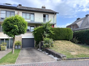 Le Bureau Immobilier Loewen-Kill présente à la vente cette maison, idéalement implantée dans une voie sans issue à Bertrange, se composant comme suit:

Rez-de-chaussée:
.Hall d'entrée dont le sol est recouvert de pierre naturelle
.WC séparé récemment rénové
.Salon/Salle à manger d'une surface d'environ 34m2 permettant d'accéder à un balcon donnant vers l'avant de la maison. La pièce est équipée d'un feu à bois, le sol est recouvert de pierre naturelle.
.Cusine attenante, d'une surface d'environ 10,65m2 permettant d'accéder au jardin.

Premier étage:
.Première chambre d'une surface d'environ 18m2 dont le sol est recouvert de parquet et permettant d'accéder à un balcon.
.Deuxième chambre d'une surface d'environ 10,54m2 dont le sol est recouvert de parquet.
.Troisième chambre d'une surface d'environ 13m2 permettant d'accéder au balcon sus-mentionné
.Salle de douche avec WC et double vasque

Grenier pouvant servir de salle de jeu/bureau, équipé d'un espace sanitaire (douche et WC).

Sous-sol
Depuis le hall d'entrée en au rez-de-chaussée, un escalier permet d'accéder au sous-sol de la maison, compose d'un garage (pour deux voitures, avec porte motorisée et prise électrique pouvant servir à la recharge d'une voiture), une chaufferie/buanderie et une cave à provisions.
Le jardin est également accessible depuis le sous-sol.

La maison dispose d'un grand jardin naturel, bien entretenu.

En ce qui concerne les équipements de la maison:
.L'immeuble a été construit vers 1970
.Le chauffage est assuré grâce à un chauffage datant de 2003.
.Les fenêtres ont été remplacées par des fenêtres en triple vitrage, la porte d'accès est récente.
.Le passeport énergétique classe la maison F-G.La fibre est présente dans la maison.

Nous sommes à votre disposition pour tout renseignement complémentaire et un rendez-vous de visite:
+352 691 93 22 02
+352 27 56 28 92
contact@loki.lu

Les honoraires de négociation sont à la charge du vendeur.