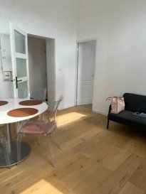 LOUÉ...
41 rue du docteur DEWYN -TOURCOING 
Appartement au 1 er étage, très lumineux offrant séjour, cuisinette ouverte, chambre, salle de douche,  wc séparé.
loyer:690 euros  dont 40 euros charges( prov. eau froide,commun) 
chauffage , eau chaude électrique à la charge du locataire. 
Honoraire 431€