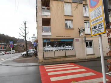 Café / Restaurant avec une surface intérieur de 110.02 m² plus un dépôt de 35.20 m² et une terrasse couvert +/- 30 m², très bien entretenu et avec charme, parking municipale . Possibilité d’acheté licence d'alcool avec

Rdc

- Terrasse +/- 30 m²
- café avec comptoir rustique et totalement équipé
- Coin restauration +/- 40 places
- Cuisine équipée
- Toilettes pour les femmes et hommes

Cave
Dépôt avec monte charges
bureau

AUSSI LA POSSIBILITÉ D’ACHETER UN APPARTEMENT DE 2 CHAMBRES +/- 72 m² PLUS CAVE FINITIONS haut standing
425.000€