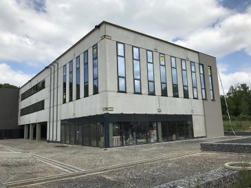  PETITS BUREAUX INDIVIDUELS 

- surfaces à partir de +/- 20-25 m2
- prix selon grandeur des bureaux
- possibilité pour parkings
- prévoir plus +/-110,-€ charges fixes par bureau
- femme de ménage pour communs comprise
- disponible +/- SEPTEMBRE 2017
- prévoir 3 mois de garantie locative
- bail an/an avec option tva 

RENSEIGNEMENT CHEZ LE PROMOTEUR