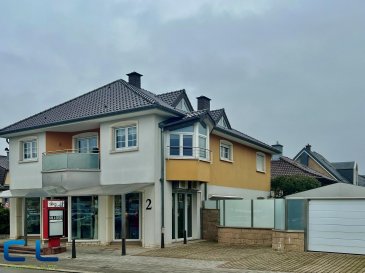 Nous vous proposons à la location cet espace commercial offrant de nombreuses possibilités d'exploitation et adapté à différentes activités. Grâce à ses volumes spacieux et lumineux, il convient parfaitement pour un commerce, une boutique de prêt-à-porter, mais également pour des bureaux ou un cabinet médical.

Le bien se compose d'un espace au rez-de-chaussée d'environ 135 m² avec de grandes vitrines, ainsi que d'un sous-sol d'environ 55 m², des parkings privatifs et grand parking publique pour la clientèle. 

Idéalement situé à Pétange, dans une rue très passante, il bénéficie d'une excellente visibilité et de la proximité de commerces dynamiques de la ville. 

Le frais d'agence s'enlèvent  à 5 000€+ TVA et  sont pris en charge  par le locataire 

Pour toute demande de visite ou informations complémentaires, n'hésitez pas à nous contacter au 265341 ou directement notre agent Mme VAZ au 621 283 844 ou par mail au lisa.vaz@cl-immo.lu