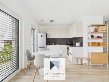 Situé au calme à Strassen, dans une résidence au 2ème étage construite en 2015, cet appartement bénéficie d'une surface habitable de ± 43 m² et se compose comme suit :

Au 2ème étage, le hall d'entrée de 4 m² dessert le séjour de 24 m² avec sa cuisine ouverte (comprenant cuisinière vitrocéramique, four, hotte aspirante, frigo, etc...), une chambre de 11 m² avec placard intégré et une salle de douche de ± 5 m² (avec lavabo, douche et wc). Un balcon de 6 m² accessible par le séjour vient compléter cet étage.

Le sous-sol comprend un emplacement de parking et une cave privative ainsi que la buanderie commune.

L'appartement est loué entièrement meublé et équipé.

Détails complémentaires :

- Appartement en parfait état construit en 2015 ;
- Châssis en PVC, triple vitrage, volets électriques ;
- Ascenseur ;
- Carrelage au sol ;
- Peinture aux murs.

Loyer mensuel - € 1.850,-
Charges mensuelles - € 180,-
Caution 2 mois de loyer - € 3.700,-
Frais d'agence - 50% d'un loyer + TVA = € 1.082,25 TTC