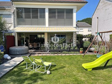 L'agence Immocontact vous propose à la vente cette magnifique maison libre de 3 côtés située au coeur de Soleuvre, commune de Sanem.

+/- 250m² de surface totale, +/- 170m² de surface habitable sur un terrain de +/- 4 ares, elle se compose comme suit:

Rez-de-chaussé :

- Hall d'entrée
- Cuisine équipée 
- Salle à manger
- Séjour avec cheminée 
- Véranda donnant accès au jardin orienté Sud

1er étage :

- Hall de nuit
- 2 chambres à coucher 
- Suite parentale de +/- 28m² avec vue sur le jardin,  coin bureau et dressing
- Grande salle de bain avec douche, baignoire d'angle, double vasque et fenêtre
- WC séparés

2ème étage :

- Grenier aménagé avec 1 chambre, salle de bain avec douche et un espace bureau et dressing. 
Possibilité d'y aménager une cuisine.

Sous-sol:

- Garage pour 2 voitures
- Caves avec salle de douche
- Buanderie

Vient compléter ce bien:

- Emplacement extérieur
- Jardin orienté plein Sud avec piscine 
- Magnifique chalet avec électricité, eau et espace terrasse.

A savoir: 

- Façade refaite en 2021
- Système domotique dans toute la maison
- Marquise à l'arrière
- Store extérieur électrique
- Parquet massif dans les chambres

Pour toutes demandes n'hésitez pas à nous contacter.

Si vous souhaitez estimer votre bien n'hésitez pas à nous contacter au 26.311.992 ou sur info@immocontact.lu