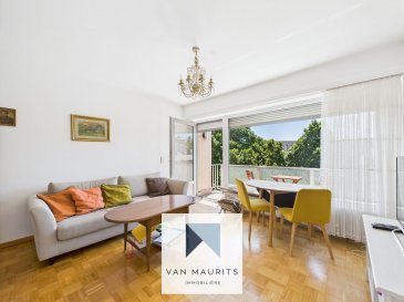Situé au cœur de Luxembourg-Bonnevoie (18, rue Auguste Charles), quartier dynamique avec de nombreux commerces et services, cet appartement très lumineux (sud) est situé au 3ème étage d'un immeuble résidentiel. D'une surface cadastrale de ± 81 m², il se présente comme suit :

Le hall d'entrée de ± 7 m² conduit au séjour de ± 25 m² avec son balcon de ± 5 m² (orienté au sud avec une marquise), une cuisine séparée ± 10 m², un couloir de ± 4 m² desservant un débarras de ± 2 m², un wc séparé de ± 2 m², une salle de bain de ± 5 m² (avec baignoire, lavabo et branchement pour la machine à laver), une première chambre de ± 11 m² ainsi qu'une deuxième chambre de ± 12 m².

Une cave privative de ± 5 m² et un emplacement pour une voiture dans le sous-sol de la résidence complètent l'offre.

Détails complémentaires :

.

- Orientation sud, très lumineux ;
- Pas de vis-à-vis ;
- Centre-ville accessible à pied ;
- Quartier dynamique : petits commerces, écoles, crèches, parcs, ...
- Bien desservi par les transports en commun (bus, gare à proximité).
- Emplacement privé pour une voiture dans la résidence ;
- Charges de 400 euros/mois;
- Rafraichissement de la cuisine à prévoir.

Agent responsable: Katia Gravière au 661 33 29 82 ou katia@vanmaurits.lu