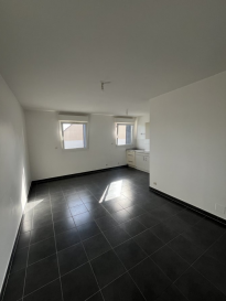 F2 apartment of 44 m² located on the 2nd and last floor, without elevator, of a recent residential complex.

It includes an entrance with a security door, color videophone and storage closet, a living room with equipped kitchen including oven, cooking hob, extractor hood as well as upper and lower cabinets.

The night area consists of a bedroom giving access to a shower room equipped with a shower 
WC with separate washbasin.

The apartment benefits from external thermal insulation, double-glazed PVC windows with electric roller shutters and electric underfloor heating.

An outdoor parking space completes this property.

Functional and well-equipped apartment, located in a recent residence.