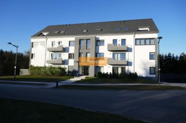 Bel appartement meublé de 65m2 avec une grande terrasse situé au rez-de-chaussée d\'une résidence récente bien entretenue.<br><br>L\'appartement dispose de:<br><br>Hall d\'entrée, belle cuisine équipée, grand living/salle à manger avec accès à la terrasse, grande chambre à coucher, salle de bain avec WC, 1 WC séparé, débarras, grande cave et 2 emplacements intérieurs.<br><br>L\'appartement est dans un état impeccable.<br><br>La résidence se trouve tout à proximité du centre du village de Bertrange ainsi qu\'à 10 minutes du centre de la Ville de Luxembourg.