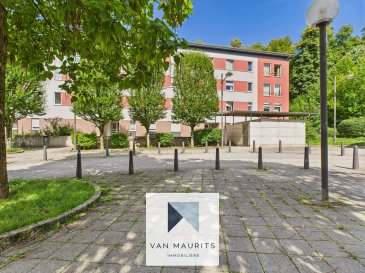 Situé à Luxembourg - Eich, au 3ième étage d'une résidence de 11 appartements (sans ascenseur), ce bel appartement lumineux et traversant d'une surface habitable de ± 80 m² pour une surface totale de ± 84 m² se compose comme suit:

Un hall d'entrée de ± 12 m² dessert un séjour ouvert sur la salle à manger de ± 22 m² (avec une belle vue dégagée), une cuisine de ± 7 m² équipée et aménagée, deux chambres de ± 13 et 15 m², une salle de bain ± 5 m² (baignoire, lavabo, wc, chauffe-serviette, espace buanderie) ainsi qu'un débarras de ± 1 m². 
Une cave de ± 2 m² au rez-de-chaussée (avec prise) ainsi qu'un emplacement de parking de ± 12 m² au sous-sol complètent l'offre.

Détails complémentaires: 
Disponibilité immédiate; 
Bail emphytéotique; 
Charges: ± 250€/mois 
Passeport énergétique C - E; 
Chaudière au gaz, chauffage par radiateurs; 
Fenêtres châssis bois, double vitrage (sans volets); 
Local poubelles, local bicyclettes, buanderie communs; 
Jardin commun avec 3 aires de jeux privatives; 
Situation centrale et toutes commodités à proximité: bus, commerces, restaurants, écoles, lycées, crèches, parc, bureau de poste, ... ;

Personne de contact : Nora au +352 691 136 875 ou nora@vanmaurits.lu