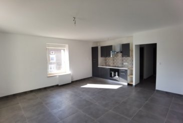 RARE, UNE EXCLUSIVITÉ GL PROMOTION A AUMETZ :

UNIQUE SUR LE SECTEUR, dans résidence entièrement rénovée :

SOYEZ LES PREMIER :

Appartement F3 situé au 1er étage sur 2 d'une petite résidence de 7 appartements entièrement rénovée également (Façade toiture, communs entièrement rénovés).

Appartement de 75  m2 comprenant une cuisine équipée neuve (Four, plaque, hotte, frigo) ouverte sur un magnifique salon séjour de env. 30 m2, une salle de bain avec douche, meuble vasque, miroir, sèche serviette type échelle,

- WC de marque GROHE suspendu séparé,

- Un débarras,

2 grandes chambres spacieuses et lumineuses :

- Une de 15 m2 ,

- Et une suite parentale de 25 m2, idéal pour intégrer votre dressing ou votre bureau pour télétravail.

Radiateurs neufs de marque ATLANTIC NIRVANA dernière génération connecté faible consommation,

Possibilité d'installer un poêle a pellet.


RÉSIDENCE ENTIÈREMENT RÉNOVÉE :

- TOITURE,
- FAÇADE NEUVE,
- COMMUNS : Sols et murs refaits à neuf.


Disponible de suite.
Possibilité de garage ou stationnement  en sus.

13 lots dont 7 lots principaux. 7 appartements.
Rare : A visiter sans tarder

Date de réalisation du diagnostic : 06/02/2019 montant estimé des dépenses annuelles d’énergie pour un usage standard : entre 900 € et 1000 € par an.
 Prix moyens des énergies indexés sur l’année 2021 ( abonnements compris). 

La commune où est situé le bien n'est pas soumise à un PPRN inondation.
Localisation situé dans un territoire à risque important d’inondation: non
Localisation exposée à un Atlas de Zone Inondable: non

La commune dans laquelle est situé le bien n’est pas soumise :

- à un PPRN mouvement de terrain. 
- à un PPRN Cavités souterraines.
- à un PPRN Séisme.
- à un PPRT Installations industrielles.
- à un PPR Minier
- à un PPR Naturel

Localisation exposée aux retrait-gonflements d’argile : non

LA COMMUNE EST SITUEE DANS LE PERIMETRE D’UN PPR Technologique : NON

Localisation non exposée :

- à des canalisations de matières dangereuses dans un rayon de 1000m.
- à des installations nucléaires dans un rayon de 10 et 20 km.

Guillaume : 06.24.54.53.96
Vanessa : 06.74.96.24.23