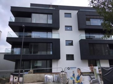 Appartement lumineux neuf sis au 1er étage de +/-50 m2 et comprenant: living avec cuisine équipée donnant sur balcon, chambre à coucher, salle de douche, cave et emplacement-souterrain.<br><br>Bonne situation proche de tout commerce dans quartier résidentiel, bonne connexion bus<br />Ref agence :5815237