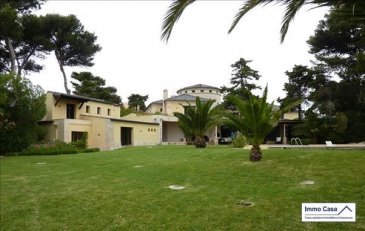 Cascais - Portugal

AVEZ ûVOUS DÉJÀ PENSÉ À AVOIR UNE MAISON AU PORTUGAL? 

Si vous y passez déjà des vacances, pourquoi ne pas y élire domicile?
En plus toutes les raisons que vous connaissez déjà, sachez que le Portugal offre des conditions attractives pour votre achat, qu‘il soit à titre personnel ou pour investissement.

Vous vivez dans un pays avec une grande variété de paysages et d‘environnement à courtes distances, plages avec étendus de sable à perte de vue, montagnes et de plaines dorées, villes cosmopolites et un patrimoine millénaire.

Saviez-vous que nombres d‘heures de soleil arrive à  atteindre les 3300heures au sud du pays et 1600heures au nord, ce qui correspond aux chiffres les plus élevés en Europe ?
Sans oublier les avantages fiscaux pour les pensionnés qui veulent habiter au Portugal.
Pas de taxe sur le revenu pendant 10 ans.

Immo Casa vous propose plus de 500 biens au Portugal des appartements de 75m2 au prix de 50.000Eur à la Villa de 500m2 au prix de 3.500.000Eur, dans des endroits très prisés du Portugal. Financements à 90% par une institution financière Portugaise.

Du Nord au Sud du Portugal en passant par le Centre et le Littoral, des maisons et appartements dans des villes à l‘intérieur, comme des maisons et appartements au bord de la mer. 

Quelques villes, Braga, Porto, Coimbra, Nazaré, Figueira da Foz, Campo-Maior, Portalegre, Setúbal(Troia), Lisboa, Cascais, Estoril, Faro, Olhão, Albufeira et beaucoup d‘autres.

Vous pouvez nous envoyer votre recherche quelle type de bien et votre budjet et on se fera un plaisir à vous le trouver.
Ref agence :TC1905645