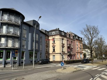 <br /><br />Immo Losch vous propose en vente cette maison située sur la rue de Luxembourg à Esch/Alzette, à proximité du centre-ville avec toutes ses commodités.<br><br>Cette maison de 220m2 s\'étend sur 5 niveaux, offrant un potentiel intéressant pour une rénovation et une réaffectation éventuelle en appartements.<br><br>**Description détaillée :**<br><br>- **Sous-Sol :** Composé de caves et de la chaufferie, offrant un espace de stockage supplémentaire et abritant les installations techniques.<br><br>- **Rez-de-Chaussée :** Actuellement aménagé en espace commercial, chambre ou bureau, avec une cour extérieure.<br><br>- **1er Étage :** Comprend une salle de bain, une cuisine et un salon.<br><br>- **2ème Étage :** Dispose de deux chambres.<br><br>- **3ème Étage :** Offre une chambre à coucher supplémentaire ainsi qu\'un grenier, offrant un espace potentiel pour une expansion ou un aménagement selon vos besoins.<br><br>Des travaux de rénovation sont à prévoir, avec la possibilité d\'aménager la maison en plusieurs appartements pour une optimisation de l\'espace.<br><br>La façade avant bénéficie d\'une protection, cependant des travaux sont nécessaires. Dans ce cadre, des subventions sont accordées par l\'État pour soutenir les projets de rénovation.<br><br>CPE en cours!<br><br>Pour toute information supplémentaire ou pour planifier une visite, n\'hésitez pas à nous contacter au +352 26532611 ou par e-mail à info@immolosch.lu!<br>