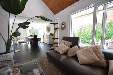 En Exclusivité ImmoHouse vous propose cette jolie maison individuelle idéalement située dans une rue calme et résidentielle à Contern.

Sur un terrain de 5,85 ares et une surface habitable de 150m² cette charmante maison individuelle se compose de :

- Un agréable hall d'entrée
- Un spacieux salon/salle à manger très lumineux avec accès terrasse et jardin
- Une cuisine équipée ouverte sur la pièce de vie
- 4 chambres à coucher
- Une salle de bain avec wc et fenêtre
- Un wc séparé
- Un grenier avec potentiel

A cela s'ajoutent: un garage pour 2 voitures avec parkings extérieurs, une superbe terrasse avec jardin ensoleillé, une buanderie.