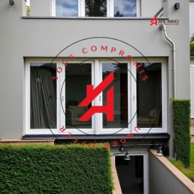 AFIL vous propose à Belvaux, une maison à rénover, située dans un rue sans issue.

Cette maison est idéale pour votre famille.

Offrant un énorme potentiel, celle-ci vous séduira par ses grandes surfaces.

Elle se compose comme suit :

Au Rez-de-chaussée: un hall d'entrée, wc séparé, cuisine, salle à manger ouvert au living avec accès à la terrasse et au jardin.

Au 1er étage: 2 grandes chambres à coucher dont une avec accès sur la terrasse, une salle de douche.

Au 2ième étage: 1 chambre à cocher avec salle de douche.

Sous-sol: garage pour 2 voitures, cave, buanderie avec accès au jardin.

Terrasse et jardin avec petite maisonnette

Toiture et façade refaites en 2019
Électricité refaite en 2019
Nouvelle chaudière en 2019
Fenêtres en PVC double et triple vitrage

Un garage box fermé ainsi qu'une grande cave munie de sa buanderie et chaufferie.

AFIL s'engage dans toutes vos démarches immobilières (estimation, vente, location de biens, recherche de financements).

Vous satisfaire est notre priorité !

Les prix s'entendent frais d'agence de 3 % + TVA inclus.
