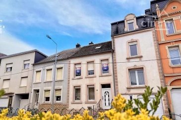 Pétange

Idéalement située en plein cœur de Pétange, à proximité directe de tous les transports, magasins, écoles et à 2 KM de la gare, Cimm Immobilier Luxembourg vous propose à la vente cette grande maison de 6 chambres, composée de 2 parties distinctes sous le même toit, érigée sur une parcelle de 3.75 ares, disposant d'un garage 2 places, d'un garage 1 place et d'un jardin. 

Idéal pour les grandes familles !

La maison se compose au rez-de-chaussée : hall d'entrée, salon, cuisine, jardin, garage. 

1er : Hall, cuisine, chambre.

Annexe attenante : hall de nuit, chambre, chambre avec dressing, grenier. 

2e étage : hall de nuit, 2 chambres 

3e étage : chambre, grenier. 

Sous-sol : 2 caves, salle de douche, garage 2 places. 

Equipement technique : châssis PVC double vitrage avec volets manuels, chaudière au gaz de 2021, boiler de 2017.

Pour toute information complémentaire ou organiser une visite, contactez Cimm Immobilier Luxembourg au +352 26 95 40 03