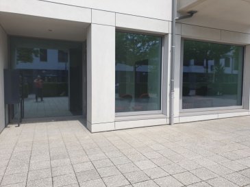 En plein centre-ville de Mondorf-les-Bains dans un immeuble NEUF, A LOUER un BUREAU MEUBLE n°3 de +/-11.5 m², au sein d\'un business center de taille humaine.<br><br>Chaque bureau meublé dispose d\'un accès à :<br>- 1 grande cuisine équipée,<br>- 1 WC H + 1 WC F.<br><br>Les locaux sont comme NEUF et  ce bureau peut accueillir confortablement entre 1 et 2 collaborateurs.<br>Charges incluses (eau C+F, chauffage, électricité, INTERNET et ménage parties communes).<br><br>Accessible de plein pied et bureau borgne.<br><br>Idéal pour toute activité tertiaire, profession libérale, commerciale ou administrative.<br>Parking gratuit devant et à 100 m !<br><br>UNE VISITE S\'IMPOSE !<br><br>+ LOYER : 700 EUR /mois <br>+ CHARGES TOUT INCLUS FORFAITAIRE : 100 EUR/mois<br>+ CAUTION : 2 mois<br>+ DISPONIBILITE : immédiate<br>+ Frais d\'agence : 10% des loyers annuels HT+TVA=1113.60 EUR TTC<br>Idéalement placé à deux pas de :<br>- grands parkings gratuits<br>- commerces (fleuriste, magasin de vêtement, boulangerie, boucherie, supermarché, salon de thé...),<br>- restaurants et cafés,<br>- banques, poste,<br>- médecins, kinésithérapeutes, pharmacies...,<br>- crèches, parcs et squares, écoles, lycée,<br>- Les thermes (SPA et Fitness) et le Casino.